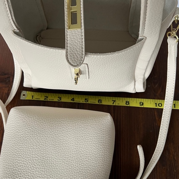 Womens Handbag. - Picture 9 of 10